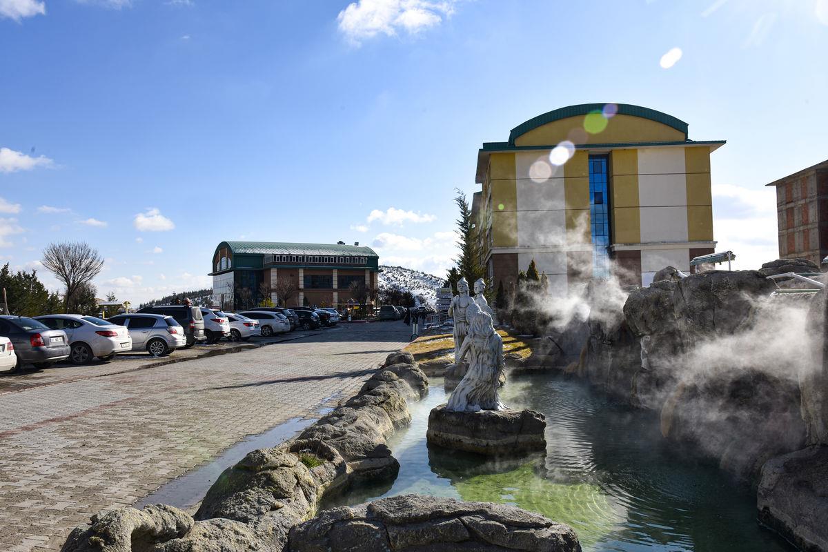 Arya Thermal Hotel — açık alan termal kaynak
