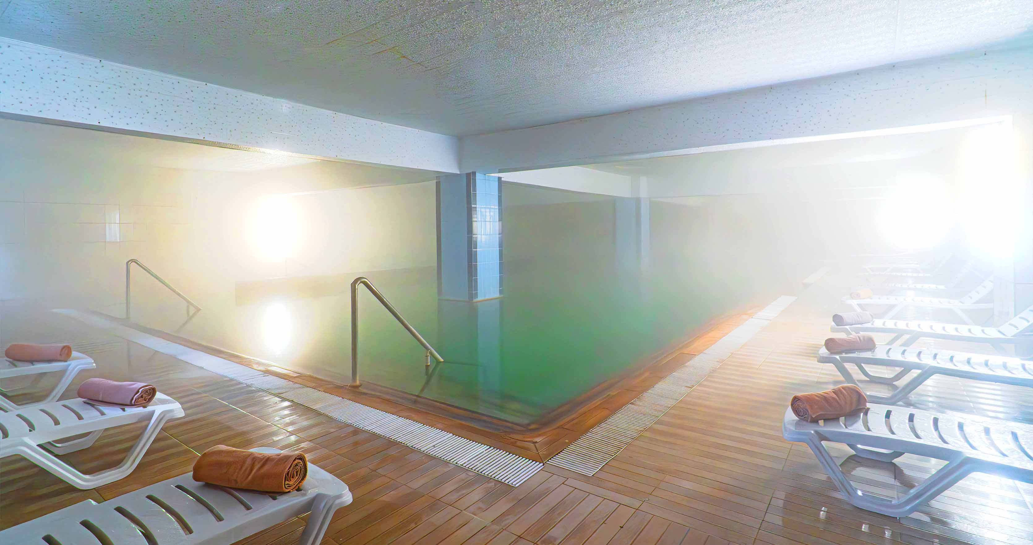 Arya Thermal Hotel — kapalı termal havuz